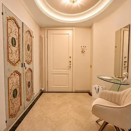 Luxury With Sauna, Ceiling Fresco, Jacuzzi And Elevator Vila