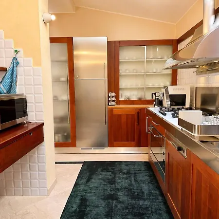 Luxury With Sauna, Ceiling Fresco, Jacuzzi And Elevator Vila