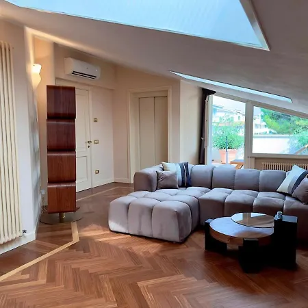 Luxury With Sauna, Ceiling Fresco, Jacuzzi And Elevator Vila *