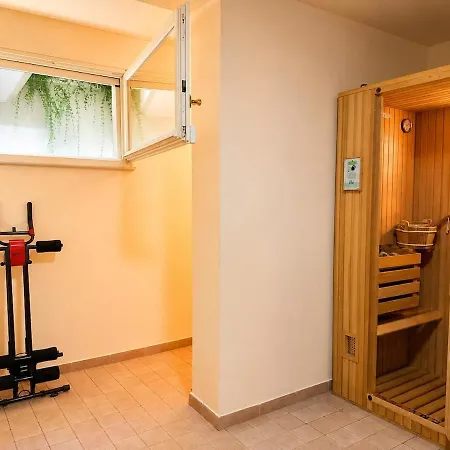 Luxury With Sauna, Ceiling Fresco, Jacuzzi And Elevator