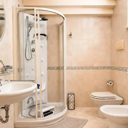 Luxury With Sauna, Ceiling Fresco, Jacuzzi And Elevator