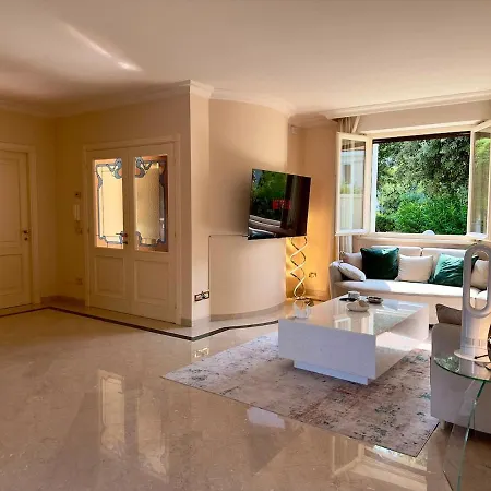Vila Luxury With Sauna, Ceiling Fresco, Jacuzzi And Elevator *